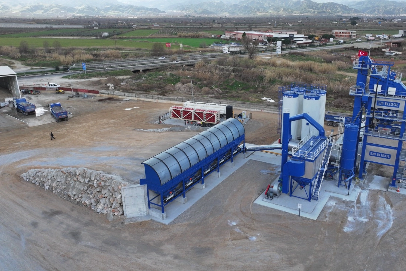 Manisa B&uuml;y&uuml;kşehir'den asfalt hamlesi.. 2026 hedefi 120 bin ton