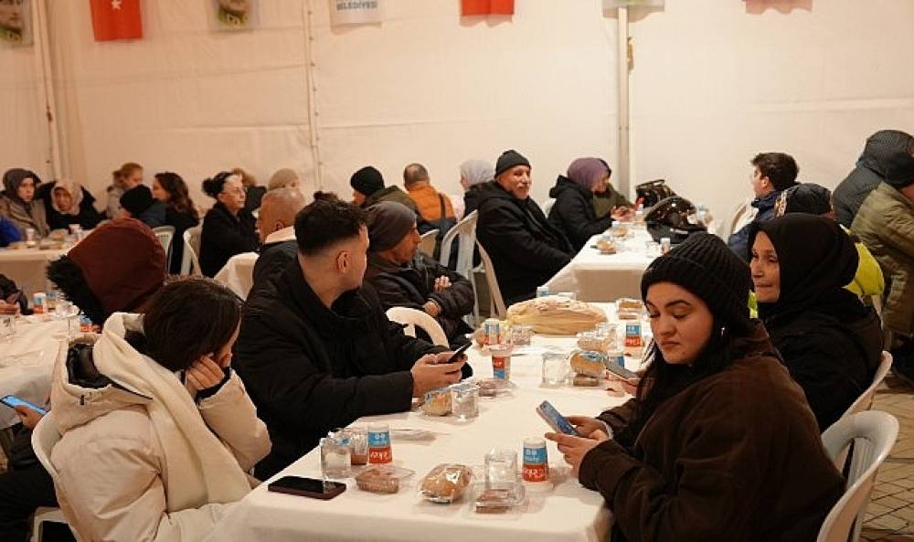 Maltepeliler iftar sofrasında oru&ccedil;larını a&ccedil;tı