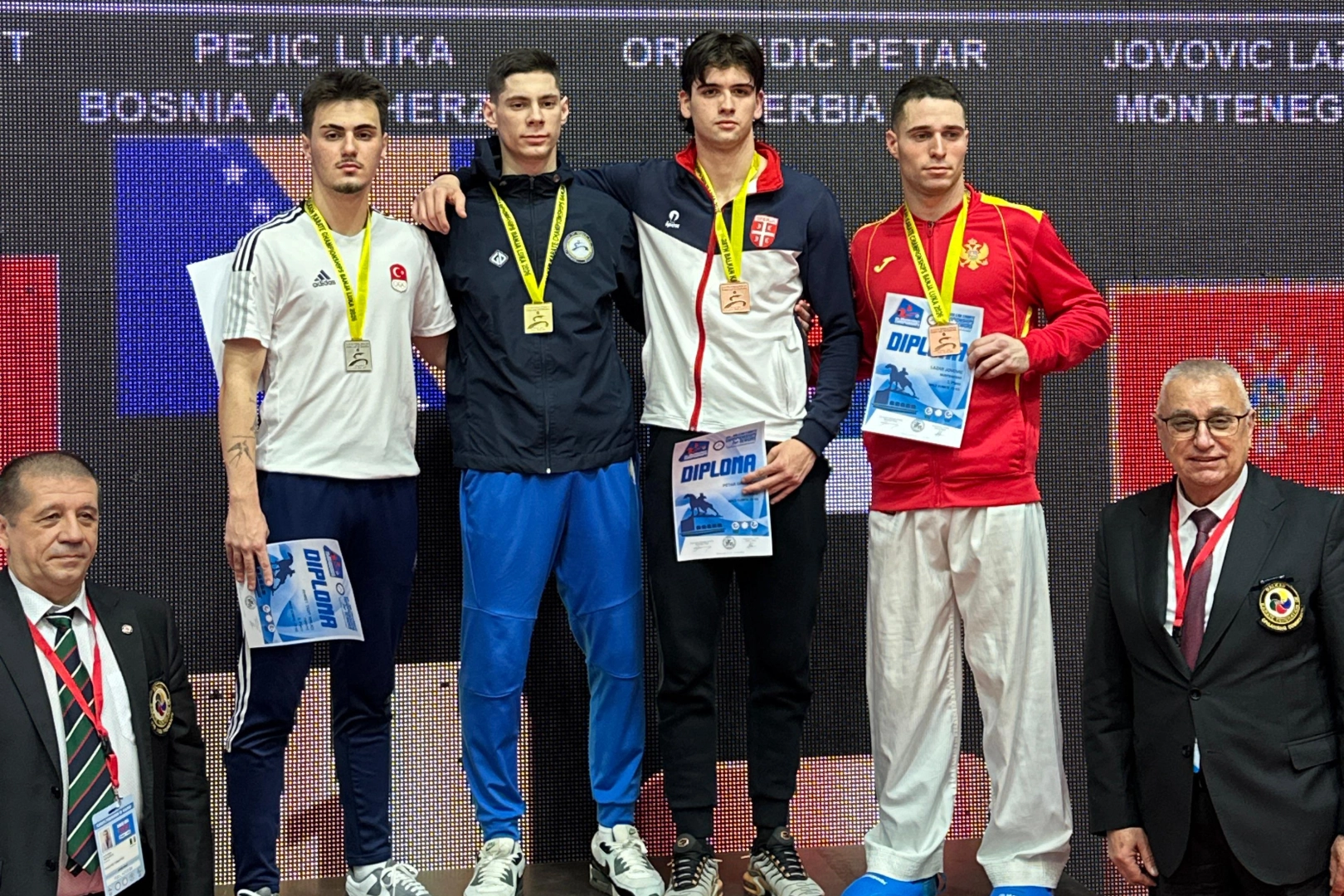 Kağıtspor, t&uuml;m branşlarda başarıya abone