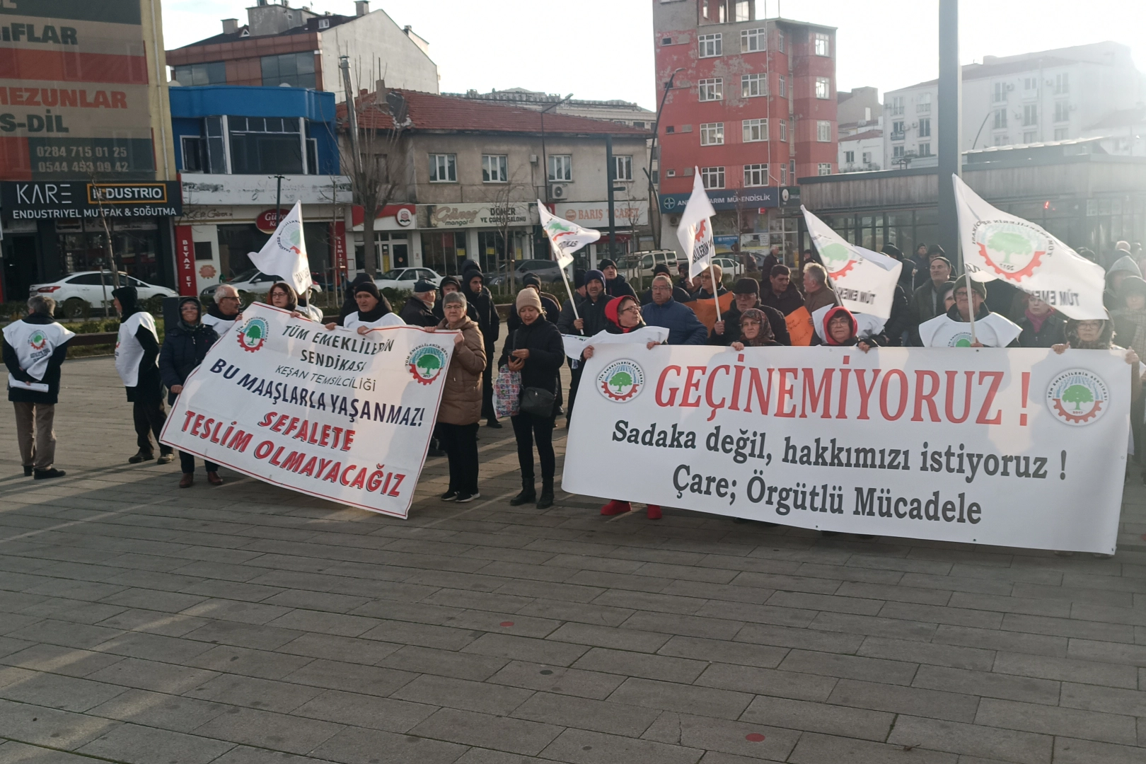 Emekliler Keşan&rsquo;da ge&ccedil;im isyanını y&uuml;kseltti