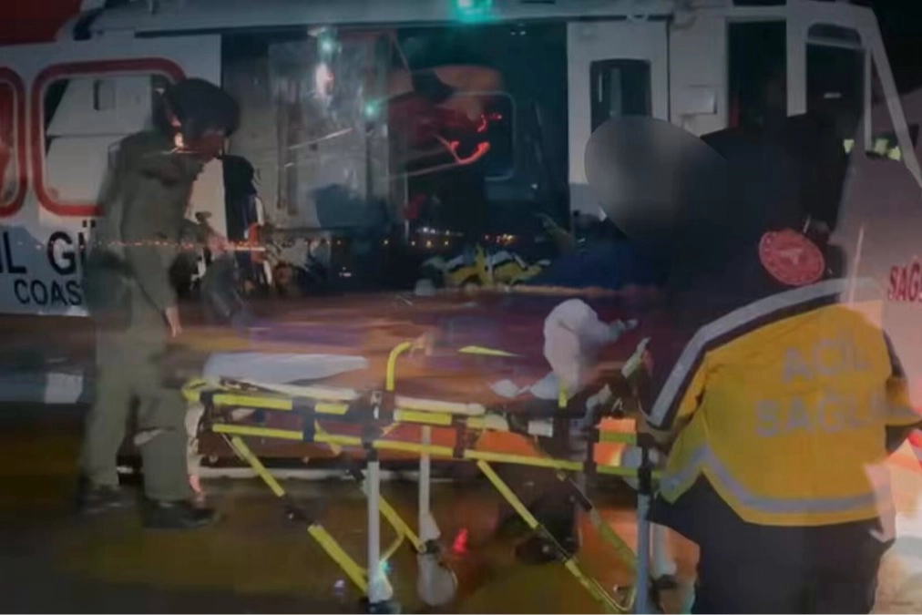 Balıkesir'de Sahil G&uuml;venlik'ten sağlık tahliyesi