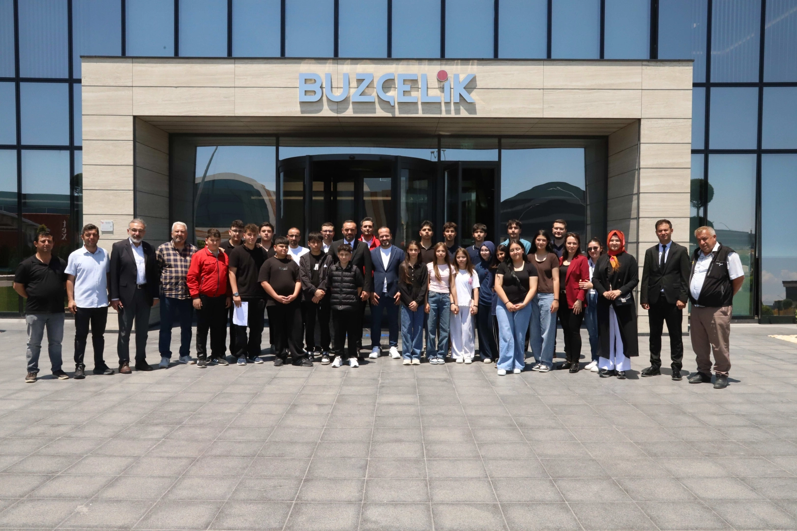 Eğitimden istihdama giden yolda g&uuml;&ccedil;l&uuml; iş birliği