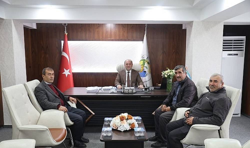 Halk Günü'ne Yoğun İlgi: Başkan Yıldız Vatandaşlarla Tek Tek İlgilendi