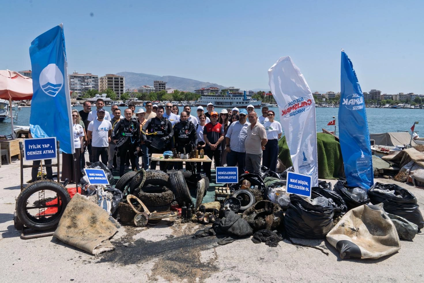 Araba lastiği, masa, sandalye, klozet kapağı... Bunlar İzmir denizinden &ccedil;ıktı!