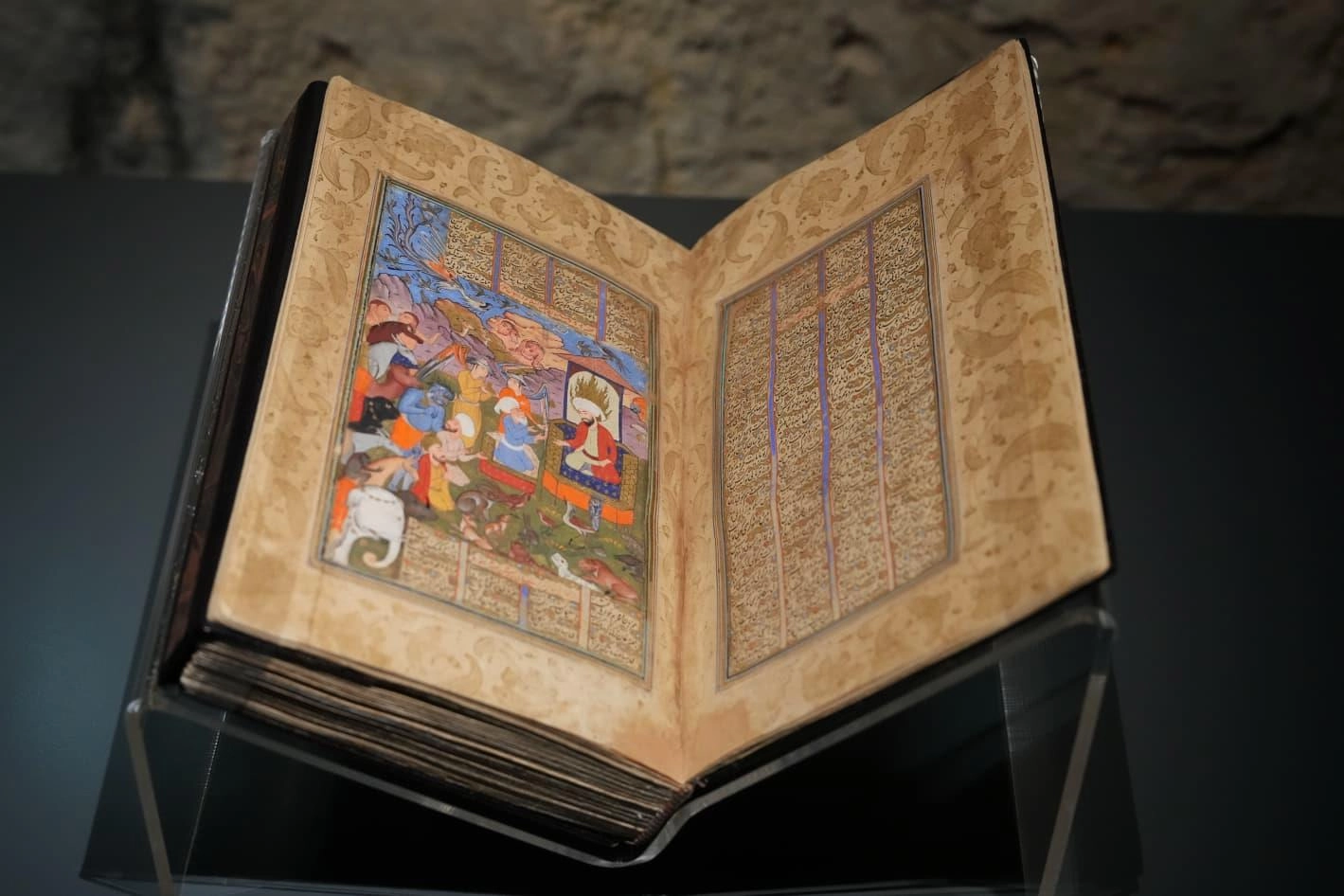 Dünyada bir ilk: 70 cilt Mesnevî 'Mana ve Nakış' sergisinde