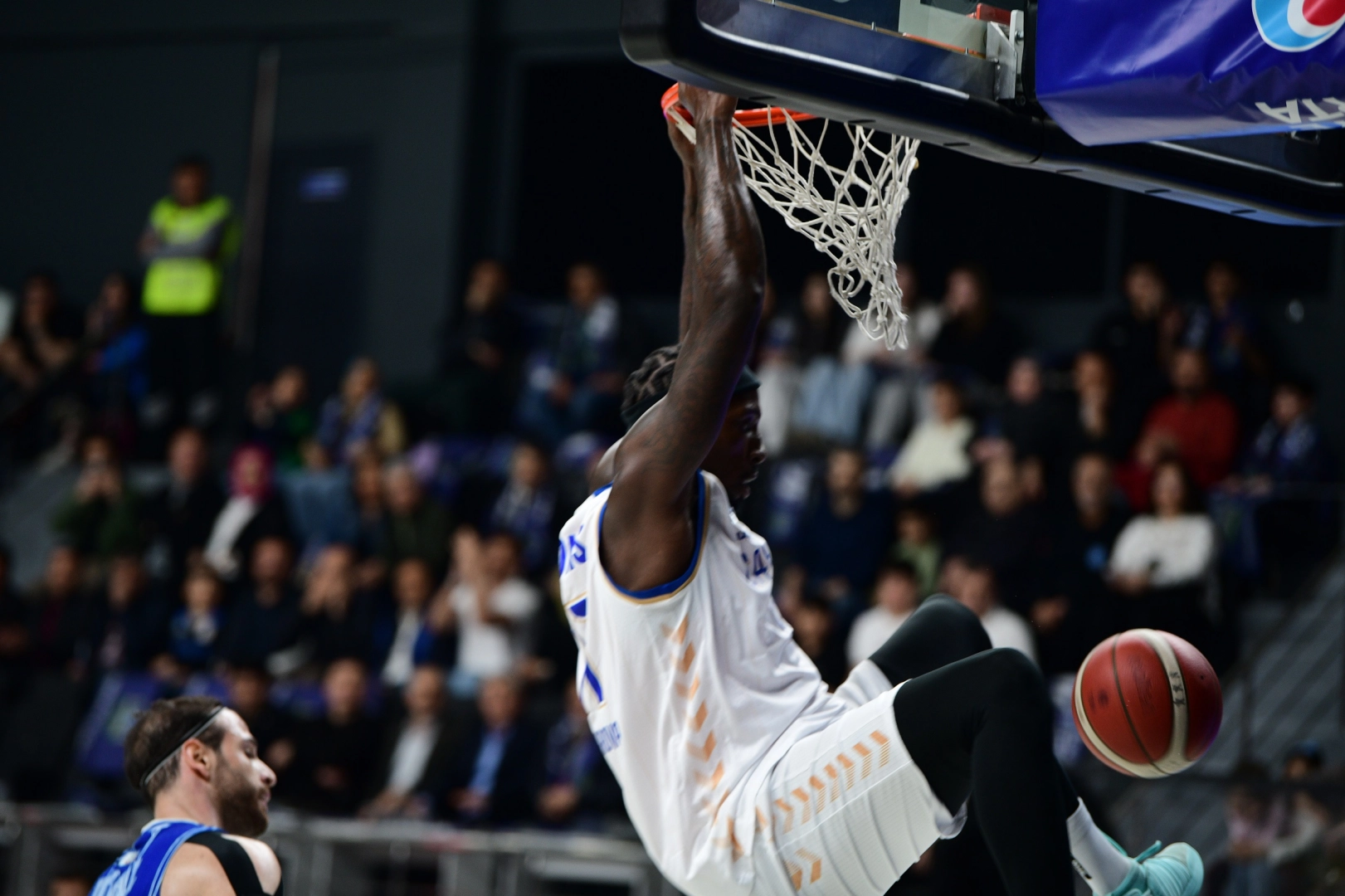 &Ccedil;ayırova potada Kağıtspor&rsquo;u mağlup etti