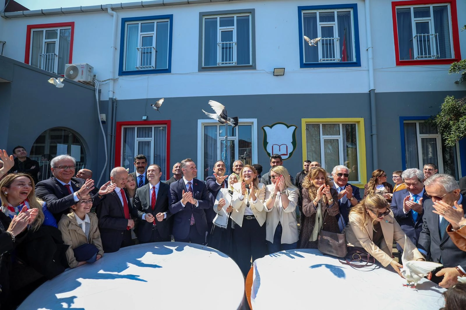 Bakırk&ouml;y'de Başkan Ovalıoğlu'ndan paskalya kutlaması