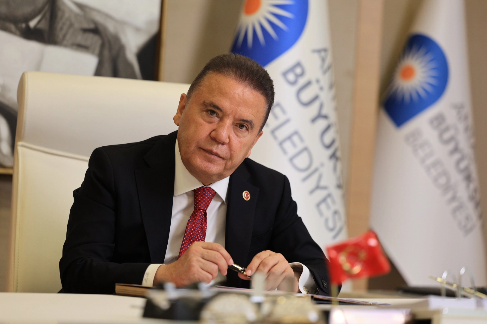 Tutukluluğunun 1. yılında Muhittin B&ouml;cek'ten dikkat &ccedil;eken mesaj... "Vefasız menfaat&ccedil;ileri unutmayacağız"