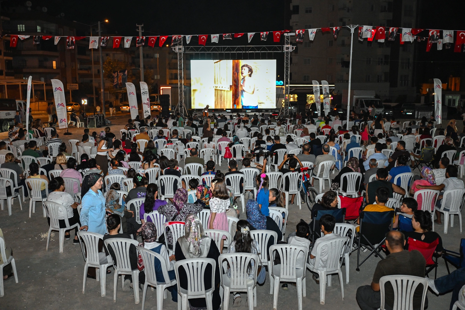 Mersin Tarsus&rsquo;ta a&ccedil;ık hava sinema keyfi