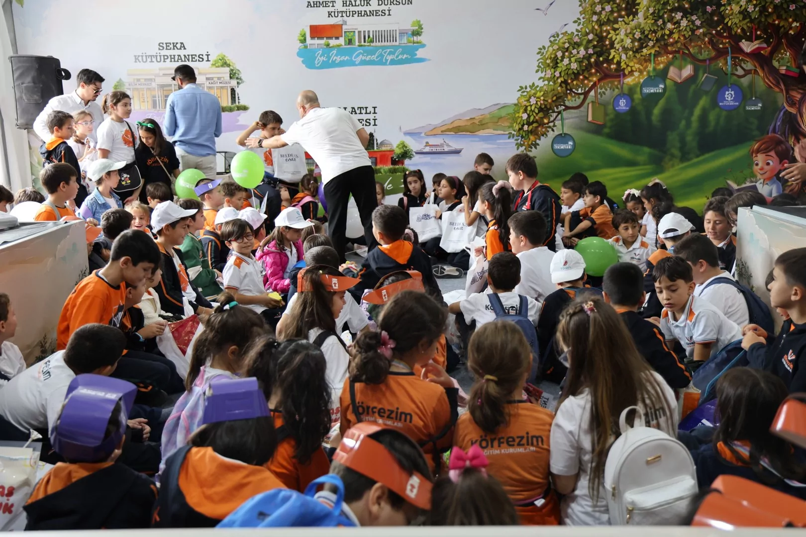 Kocaeli Kitap Fuarı&rsquo;nda &ouml;ğrencilerin kitap heyecanı