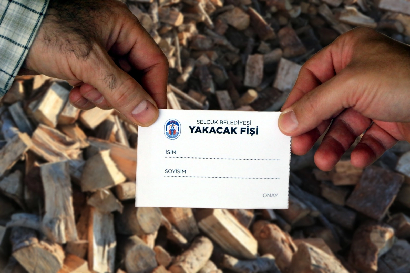 Efes Sel&ccedil;uk'ta ihtiya&ccedil; sahibi ailelere yakacak fişi desteği