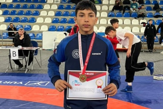 Ağrı'nın gururu Berat &Ccedil;elik Rize&rsquo;de şampiyon oldu