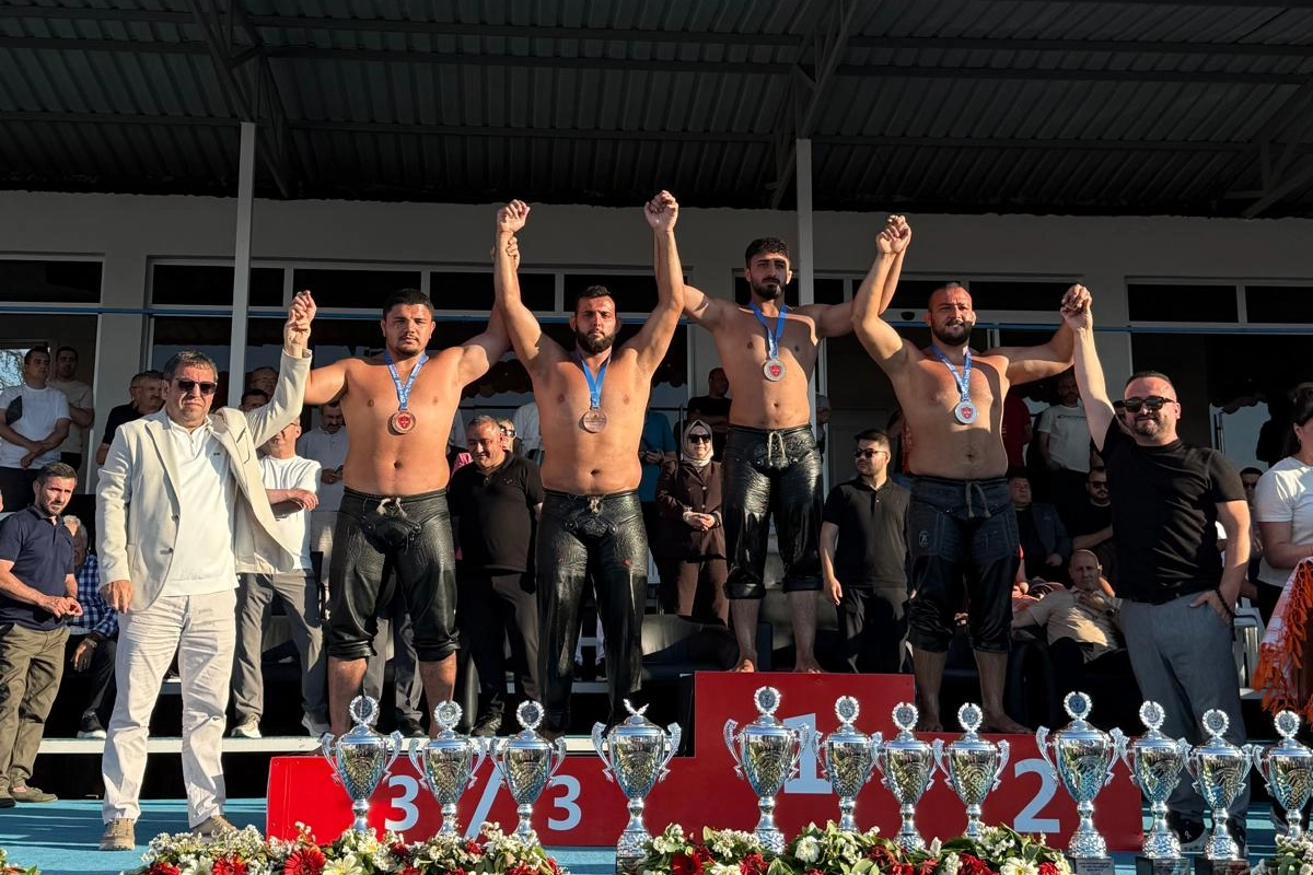 Kocaeli Kağıtspor, B&uuml;kreş&rsquo;te minderi salladı