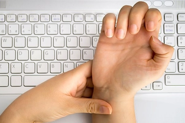 Bilgisayar başında uzun zaman ge&ccedil;irenler dikkat