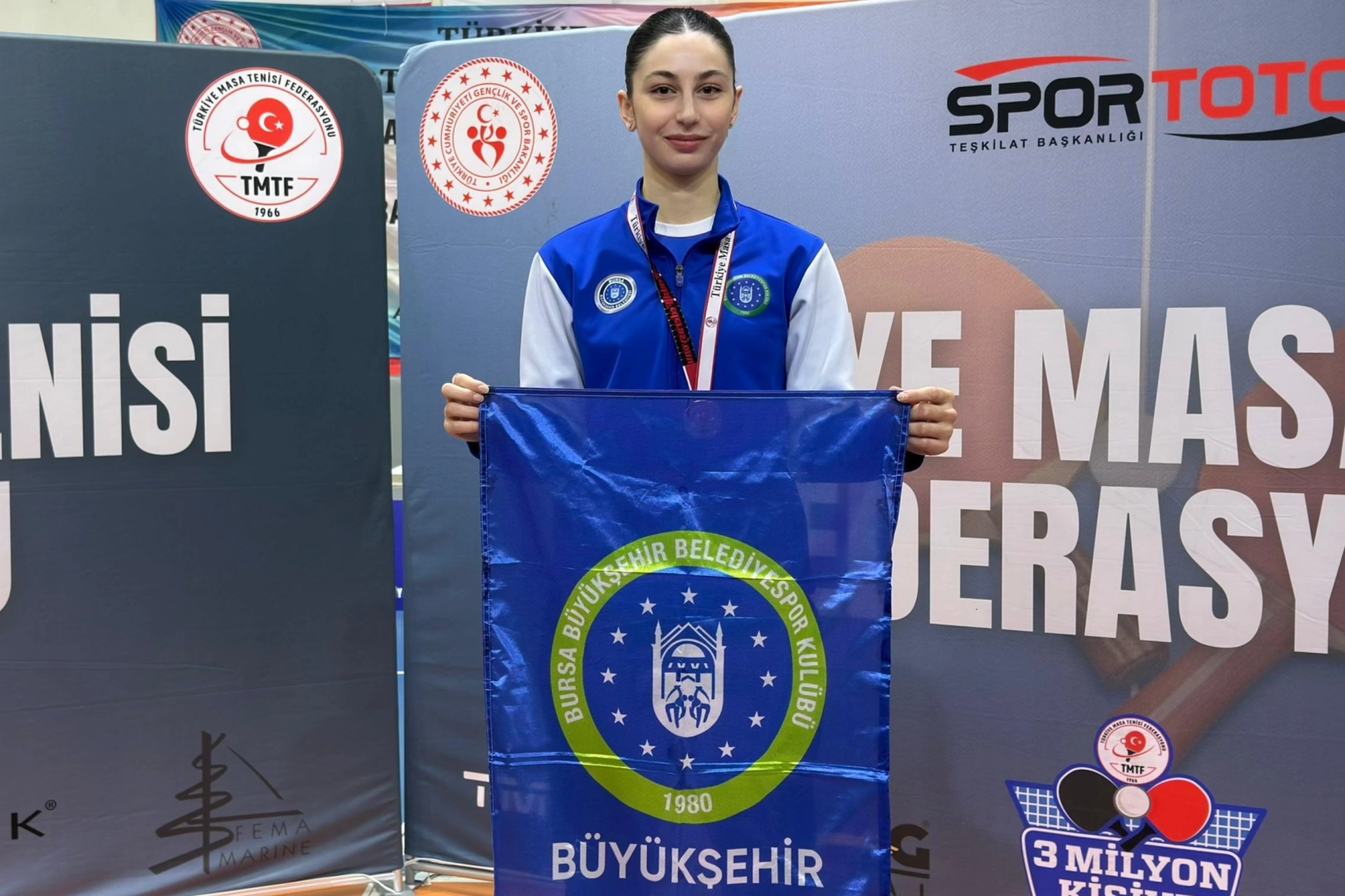 Bursa B&uuml;y&uuml;kşehirli sporcu &Ouml;zge Yılmaz T&uuml;rkiye &uuml;&ccedil;&uuml;nc&uuml;s&uuml;