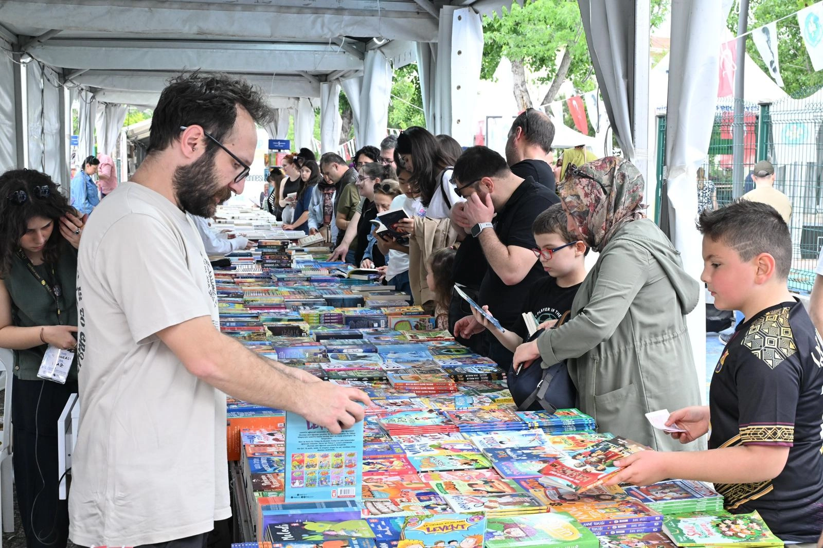 Manisa Kitap Fuarı&rsquo;nda edebiyat ş&ouml;leni