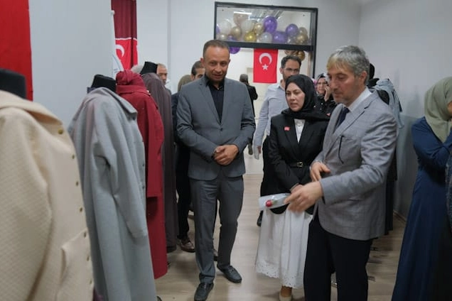 K&uuml;tahya&rsquo;da kursiyerlerin &uuml;r&uuml;nleri sergide beğeni kazandı