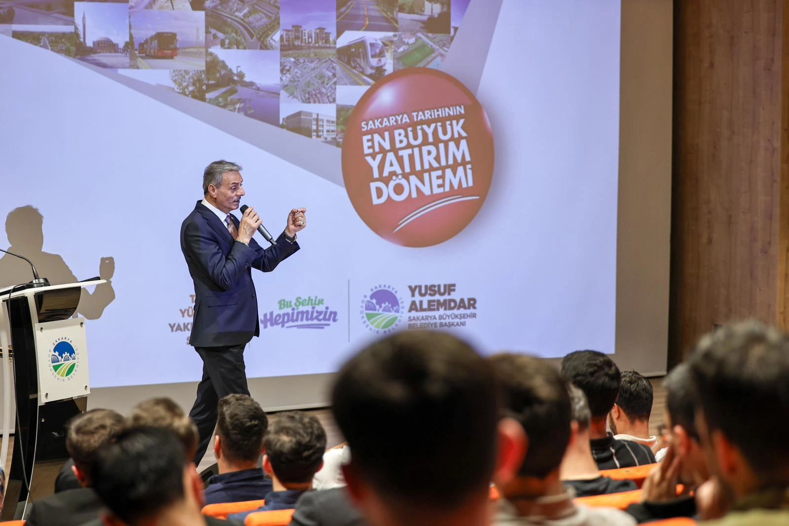 Başkan Alemdar Sakaryalı gen&ccedil;lerle AKM&rsquo;de buluştu