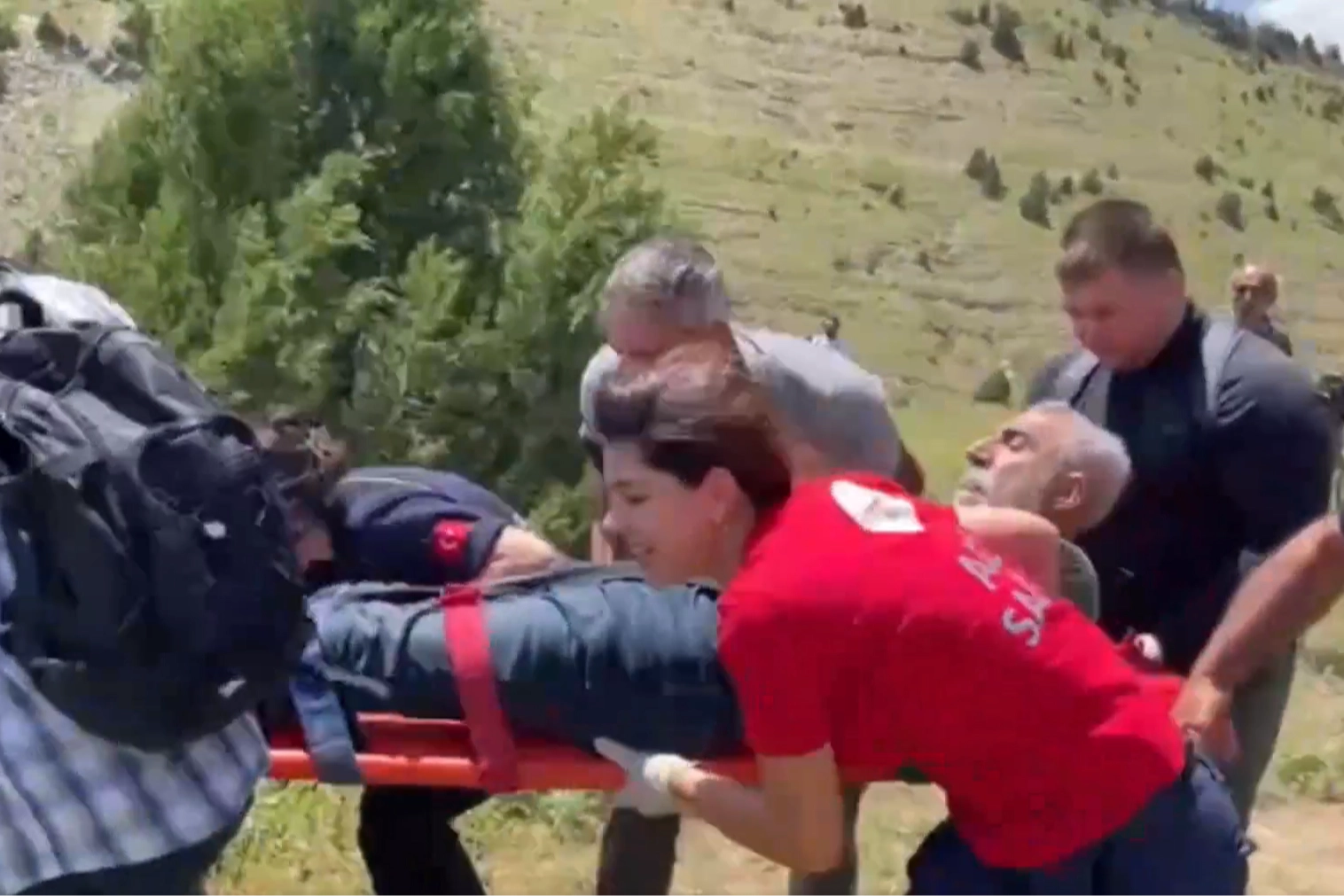 Tunceli&rsquo;de yılan sokmasıyla zehirlenen vatandaş Jandarma helikopteriyle kurtarıldı