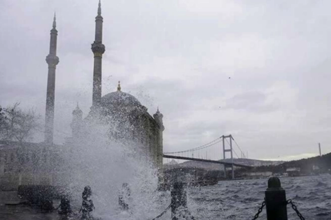 Meteoroloji'den iki b&ouml;lgeye kritik uyarı! Kuvvetli sağanak ve r&uuml;zgar geliyor!