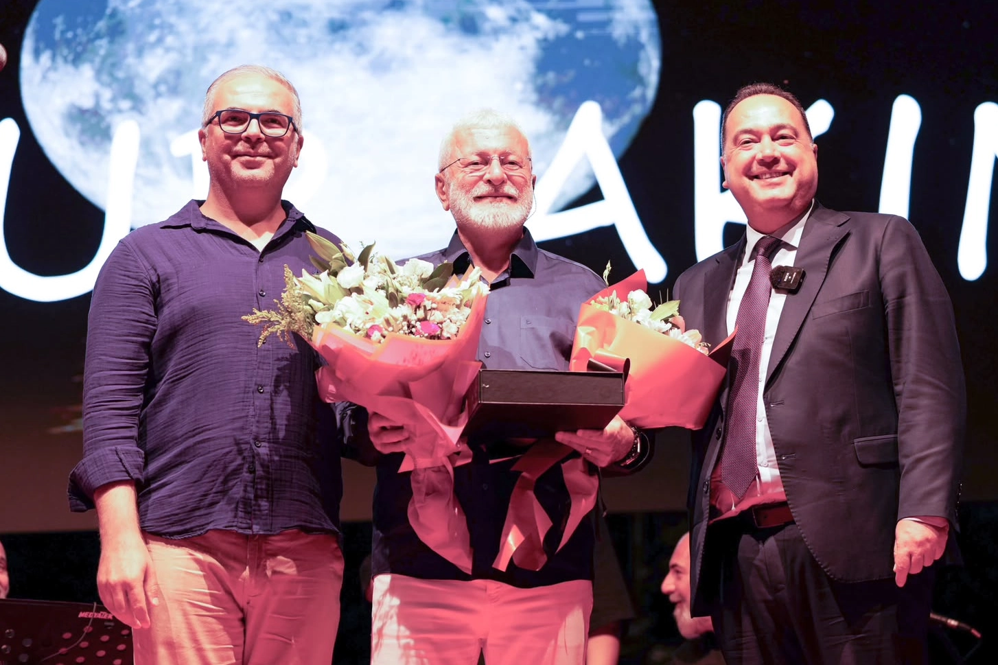 Manisa'da 27. Adala Hermos Festivali&rsquo;nde Onur Akın r&uuml;zg&acirc;rı