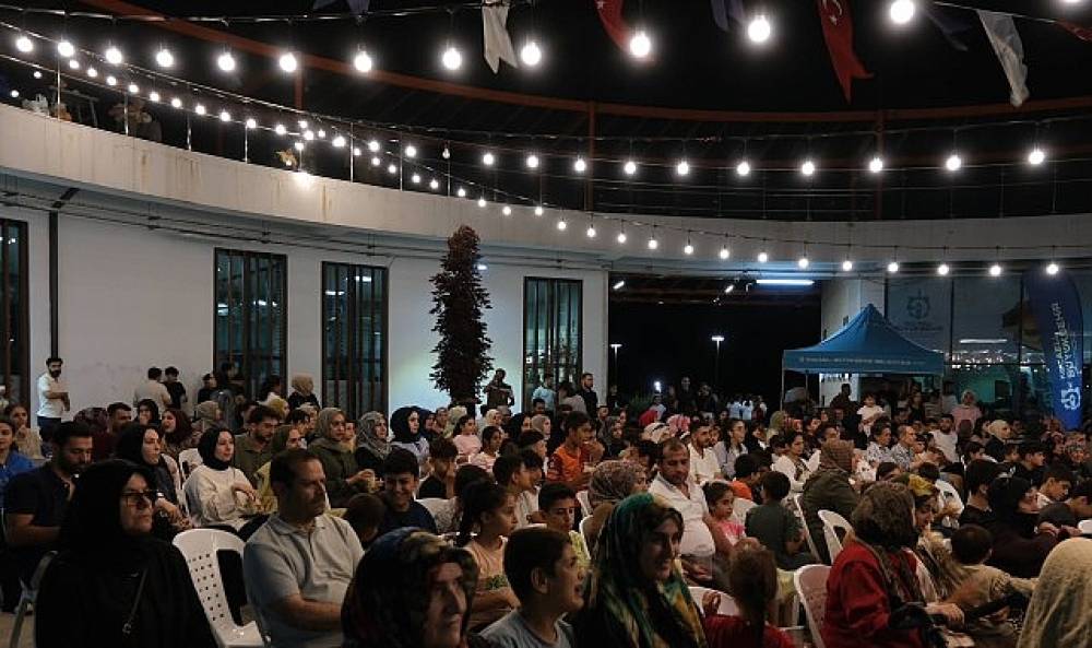 A&ccedil;ık hava tiyatrosu Dilovası'nda iz bıraktı