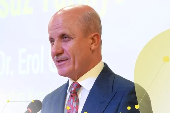 Y&Ouml;K Başkanı &Ouml;zvar&rsquo;dan &uuml;niversitelerde sınav sistemi mesajı: Ezber değil, muhakeme &ouml;l&ccedil;&uuml;lmeli