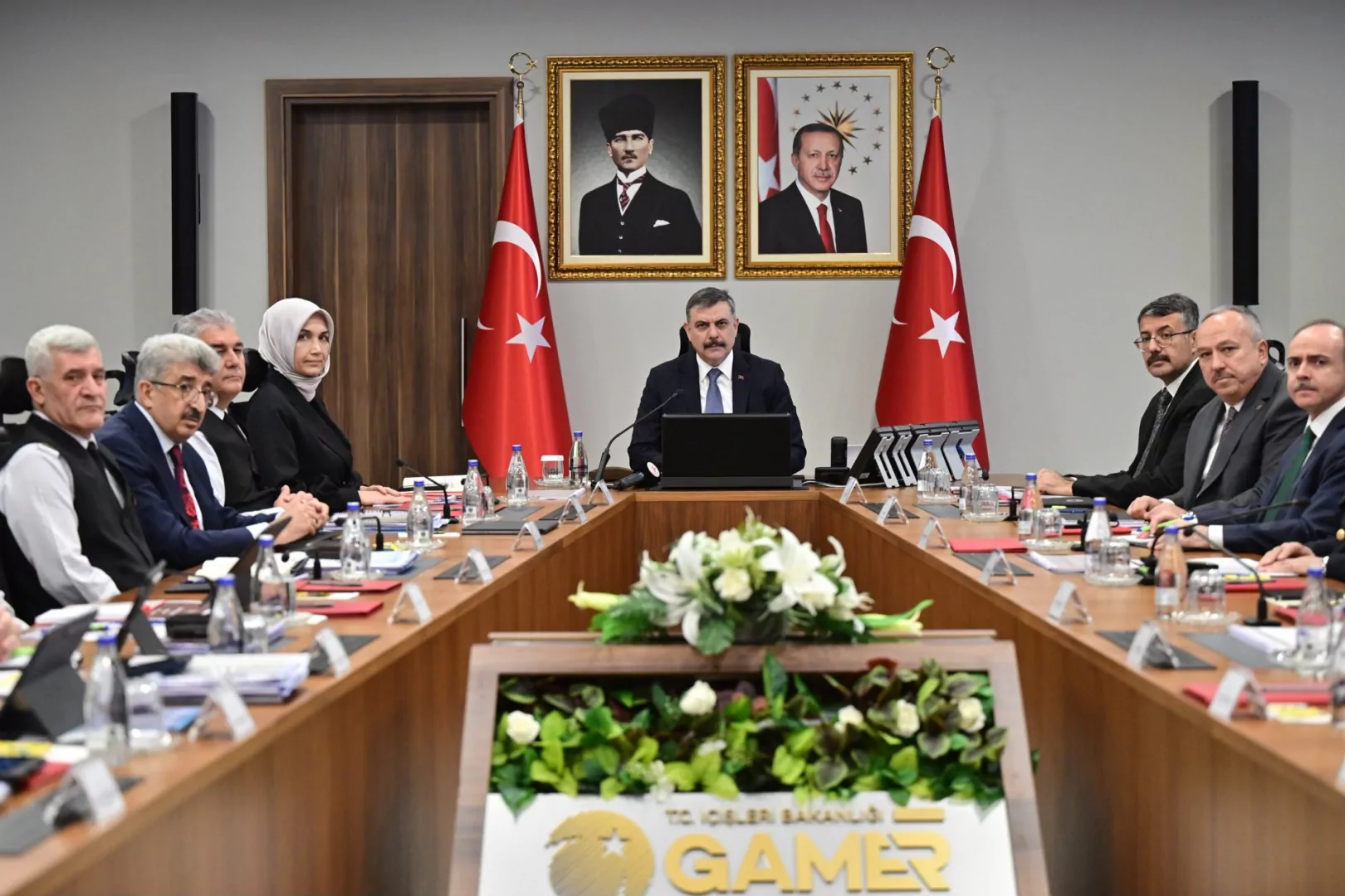 Okullarda yeni g&uuml;venlik d&ouml;nemi... İ&ccedil;işleri'nden Polis ve Jandarma i&ccedil;in yarım saat talimatı