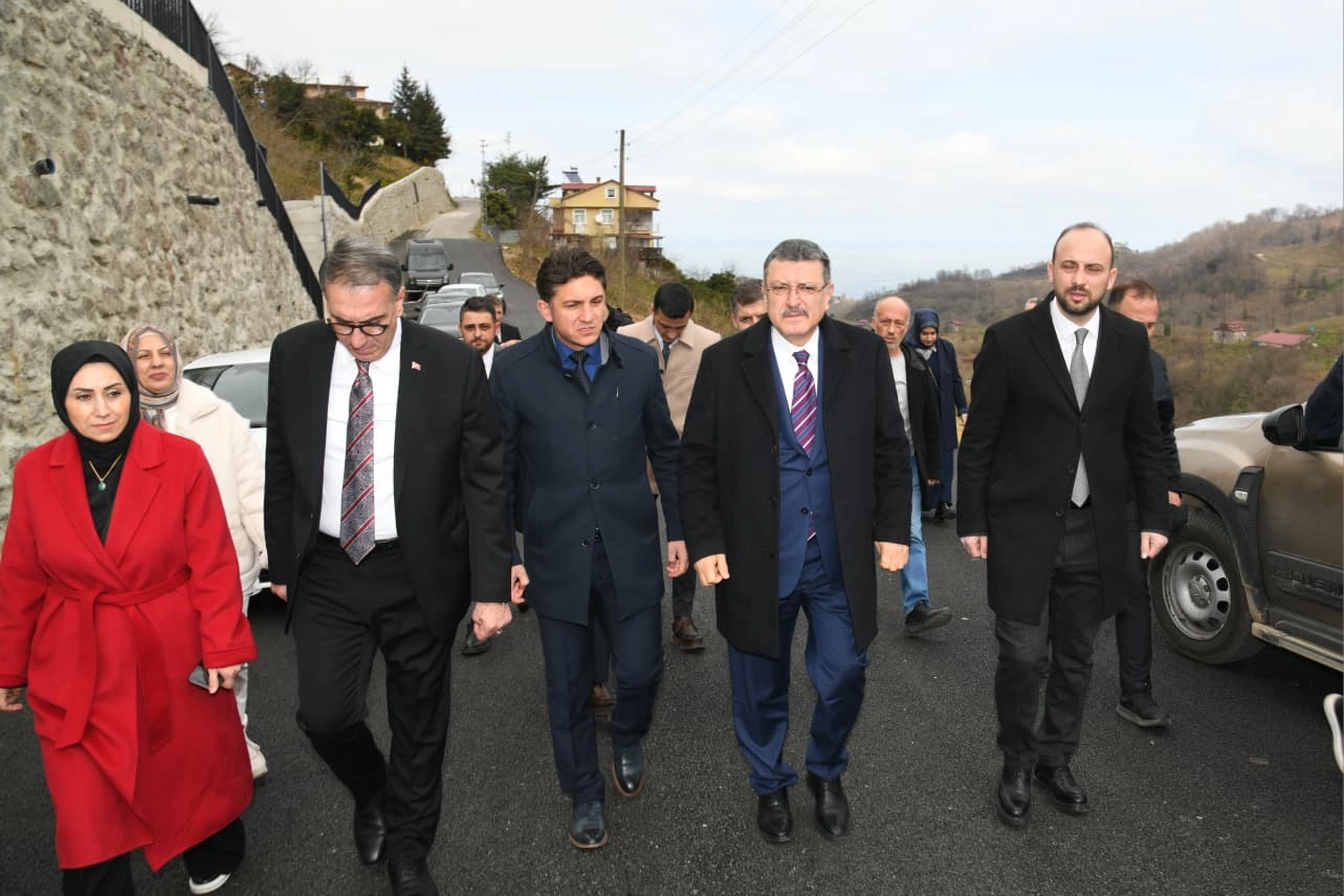 Trabzon'da Başkan Gen&ccedil; S&uuml;rmene&rsquo;de &ccedil;alışmaları inceledi