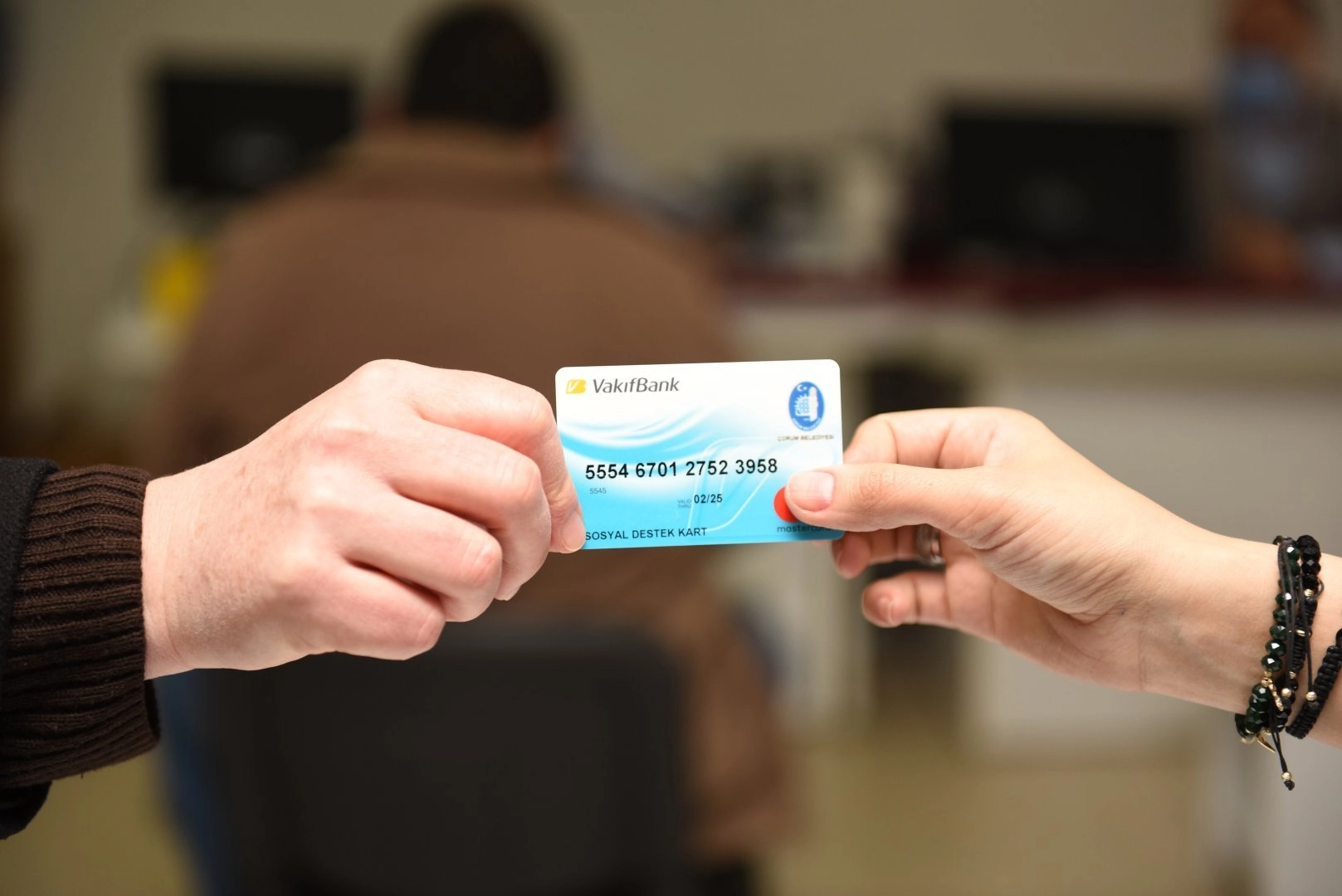 &Ccedil;orum'da 3.869 &ccedil;ocuğa bayramlık desteği