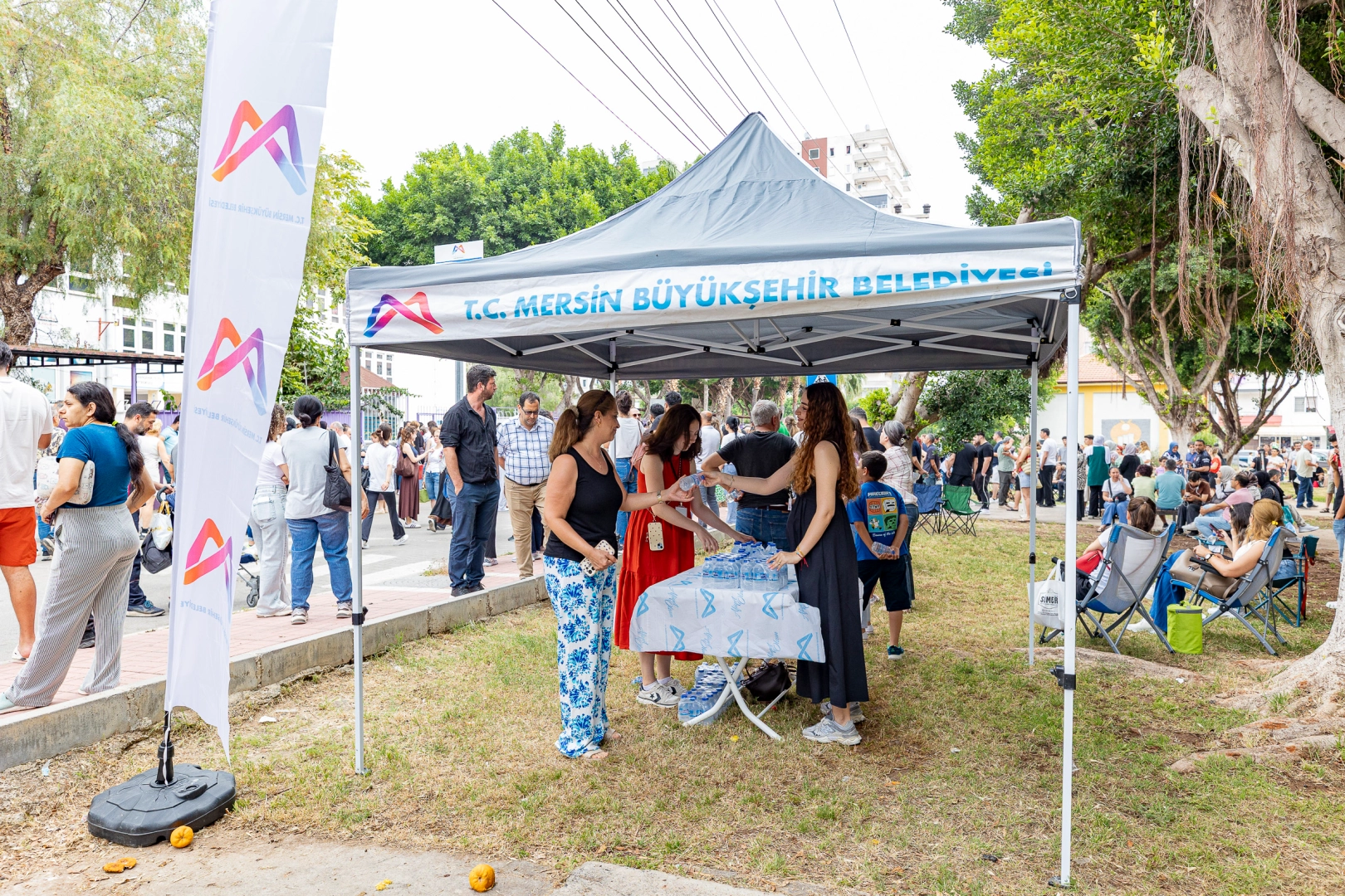 Mersin B&uuml;y&uuml;kşehir &ouml;ğrencileri ve ailelerini LGS g&uuml;n&uuml; de yalnız bırakmadı