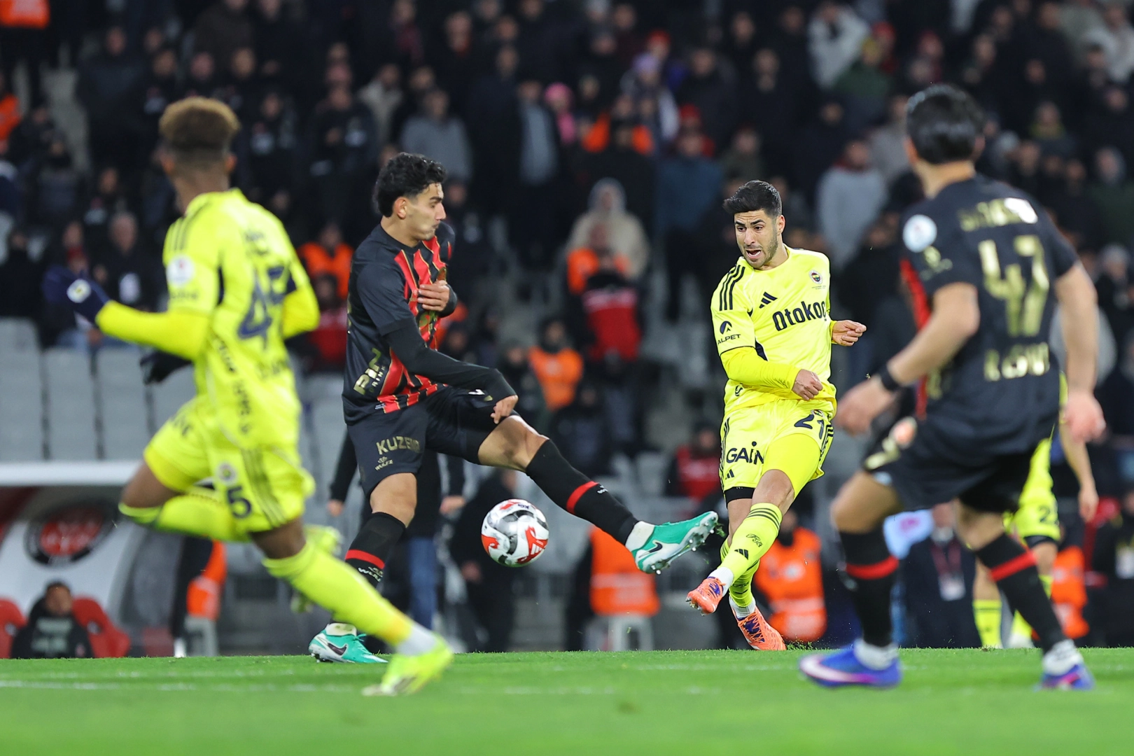 Fenerbah&ccedil;e&rsquo;de Tedesco krizi