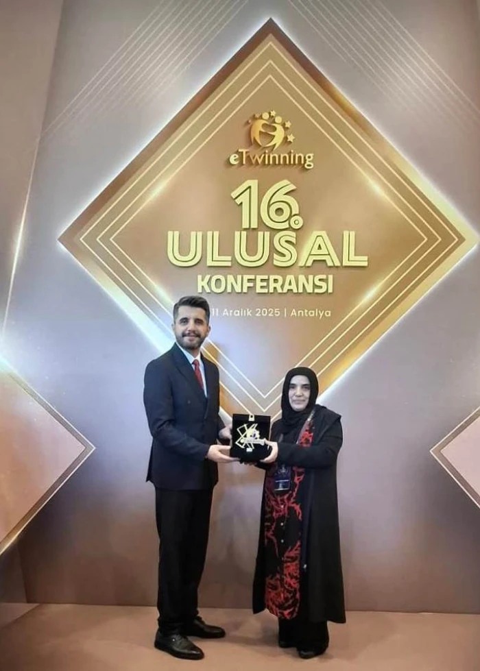 16. eTwinning Ulusal Konferansı’nda Hatice Yazımcı Çalışkan’a Türkiye Birinciliği