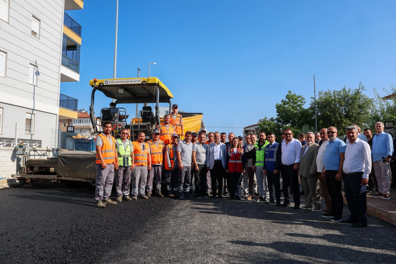 Antalya Yenik&ouml;y&rsquo;de asfalt &ccedil;alışmaları başladı