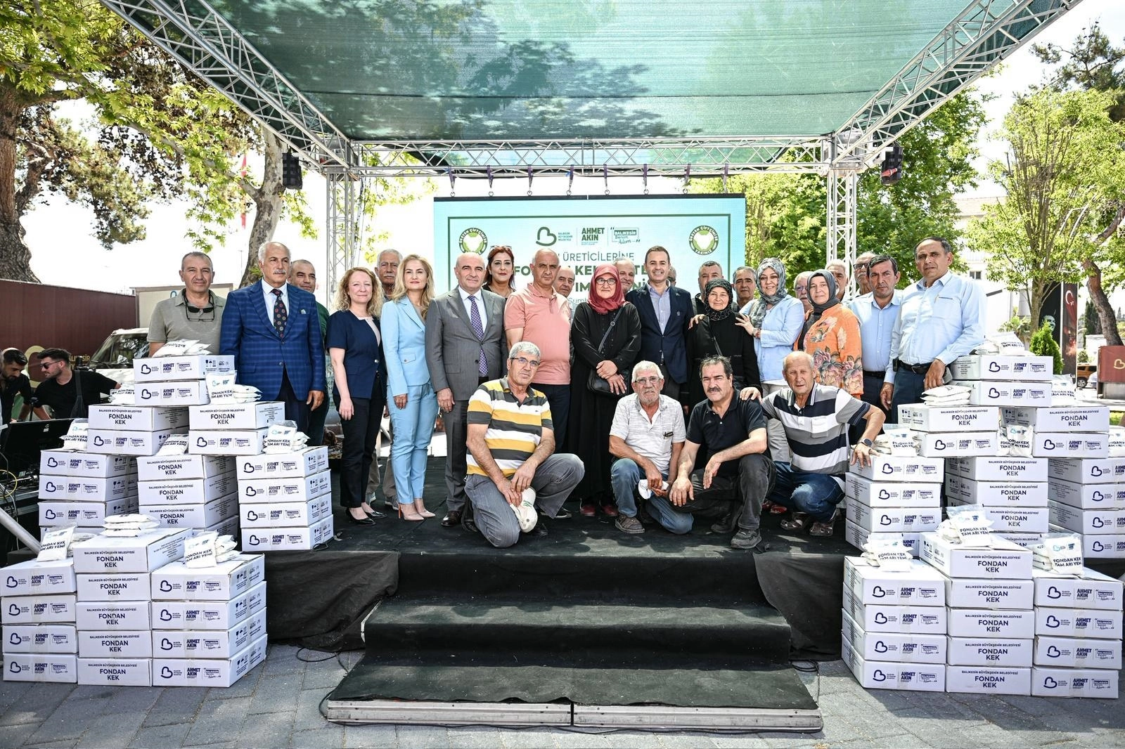 Balıkesir&rsquo;de arıcılara y&uuml;zde 100 hibeli fondan kek desteği