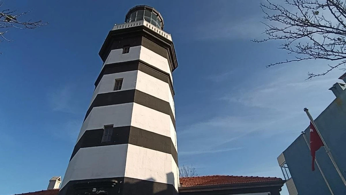 166 YILLIK TARİHİ ŞİLE DENİZ FENERİNİN “ŞİLE BEZİ SATIŞ OFİSİ” OLARAK KULLANILIYOR OLMASI İLÇEDE ŞAŞKINLIK YARATTI!..