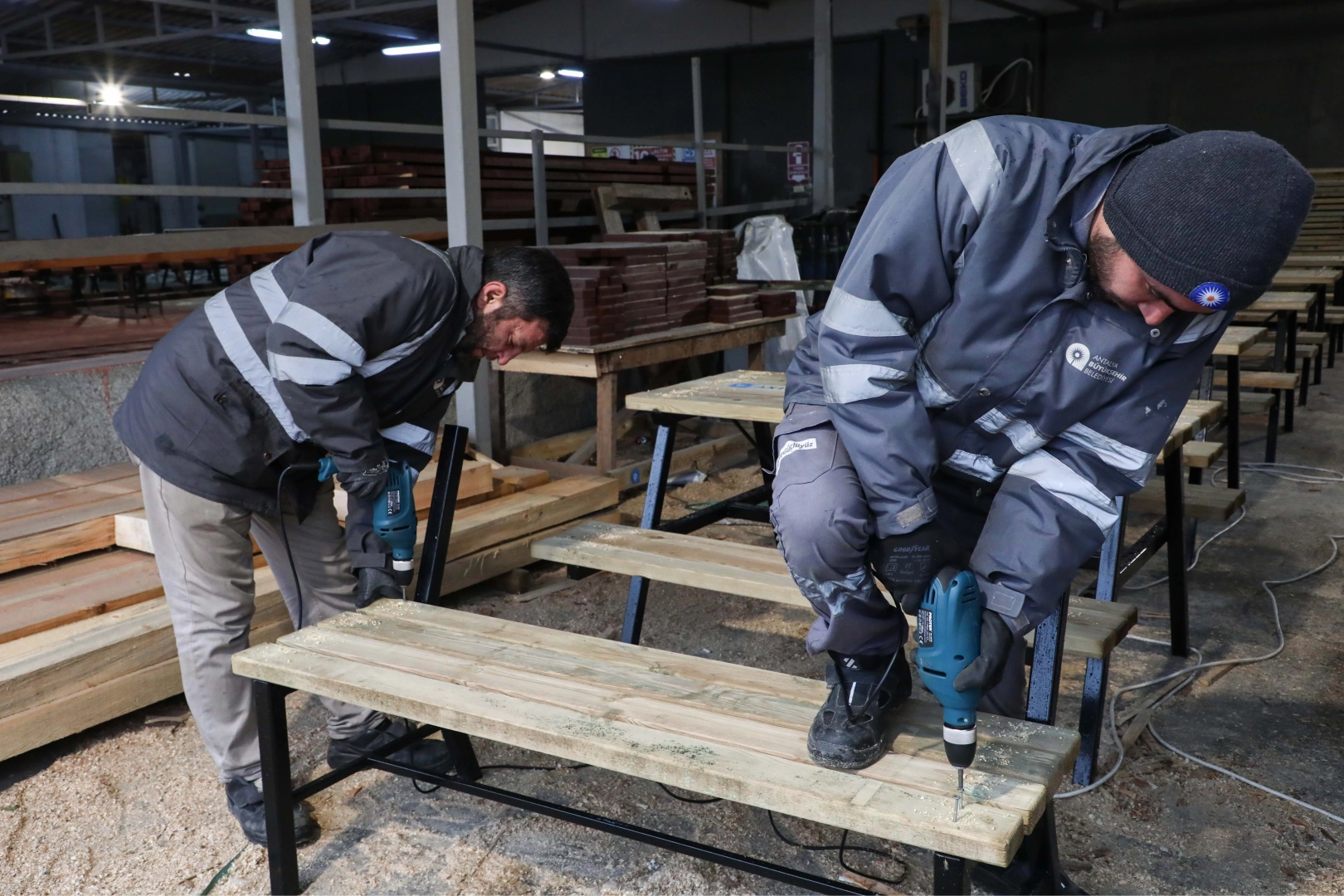 Antalya'da belediye &uuml;retiyor, kent kazanıyor