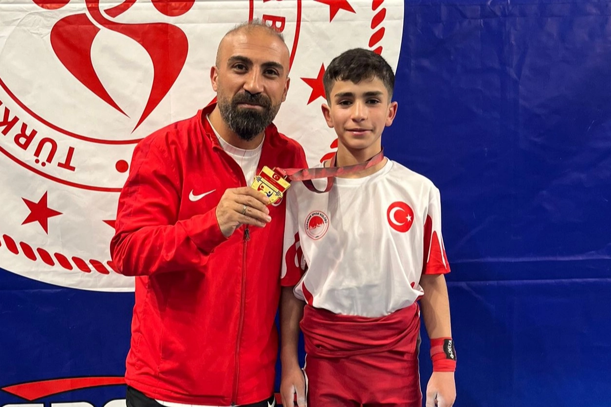 Ağrılı sporcu Osman Oğur halterde T&uuml;rkiye şampiyonu