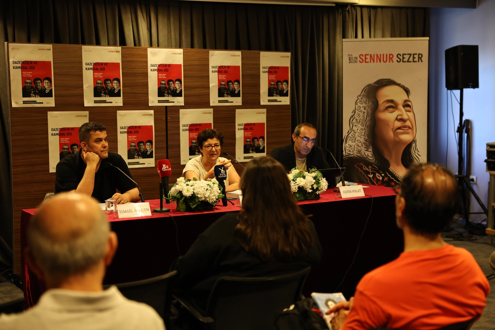 Bursa Nil&uuml;fer'de yılın yazarı Sennur Sezer&rsquo;i &ccedil;alışma arkadaşları anlattı