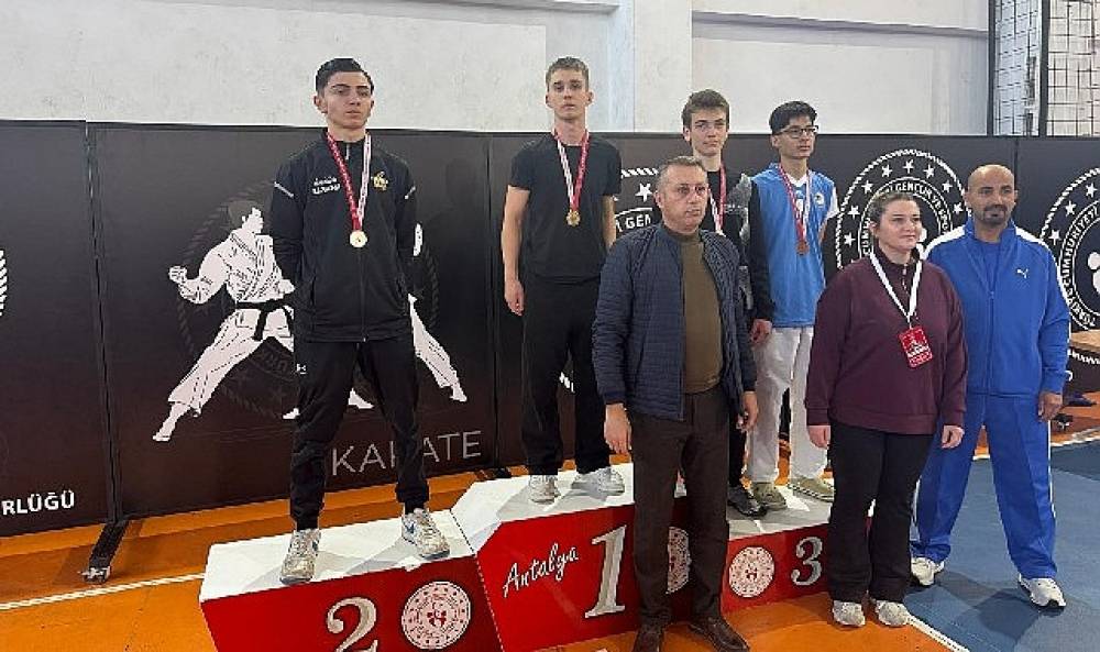 Kemer Belediyesi Karate takımından b&uuml;y&uuml;k başarı