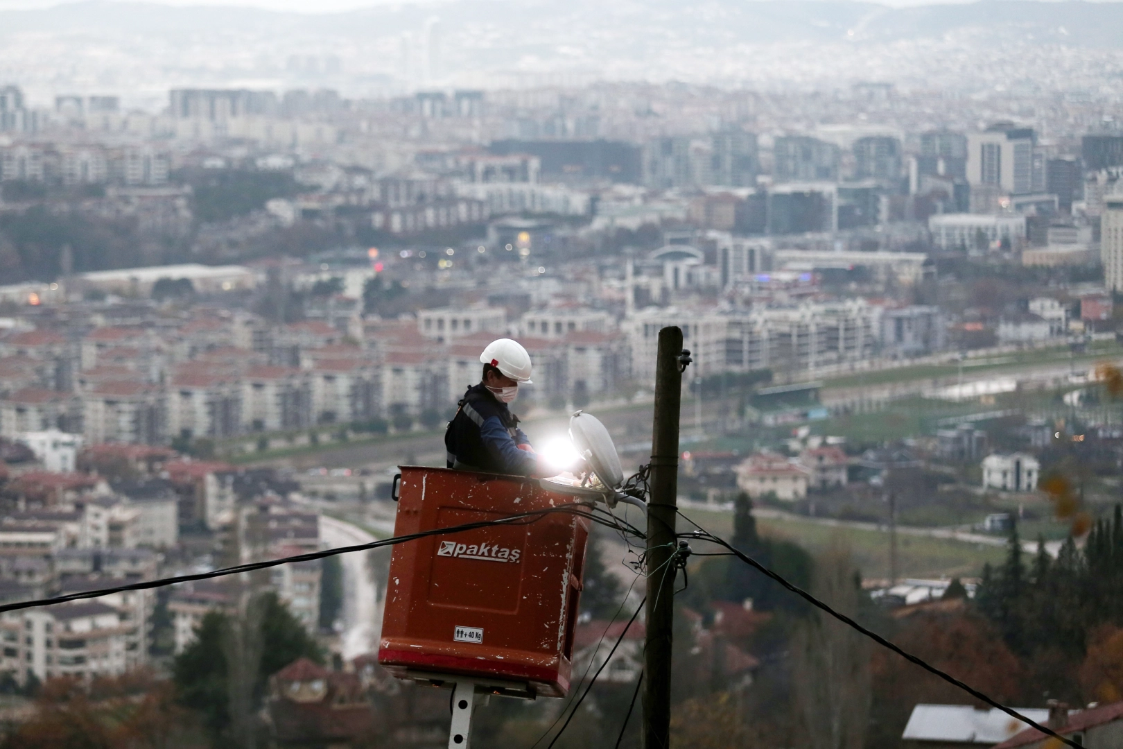 UEDAŞ bayramda kesintisiz enerji i&ccedil;in sahada
