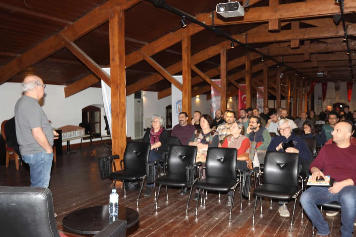 Sel&ccedil;uk Efes Kent Belleği&rsquo;nde babalar i&ccedil;in &ldquo;başarı&rdquo; s&ouml;yleşisi