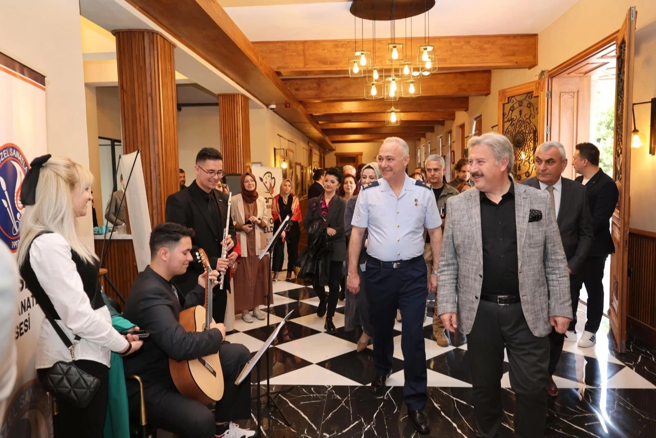 Sanat Melikgazi'de karma resim sergisi a&ccedil;ıldı