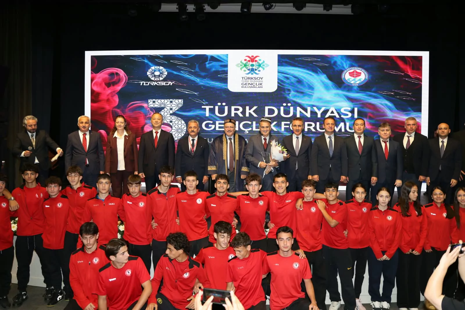 T&uuml;rk D&uuml;nyası'nın gen&ccedil;leri Trabzon&rsquo;da buluştu