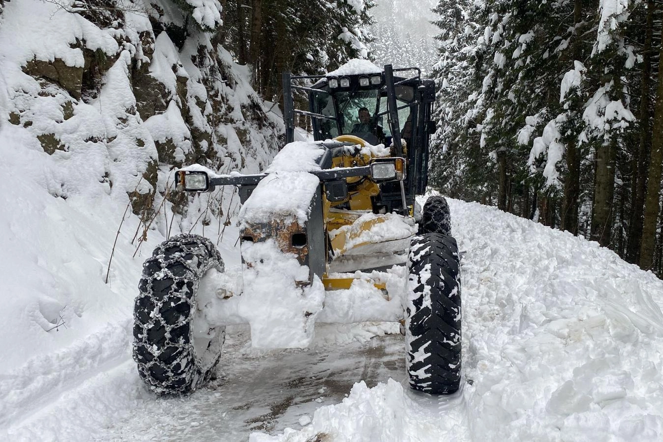 Trabzon&rsquo;da 70 mahalle yolu ulaşıma kapandı