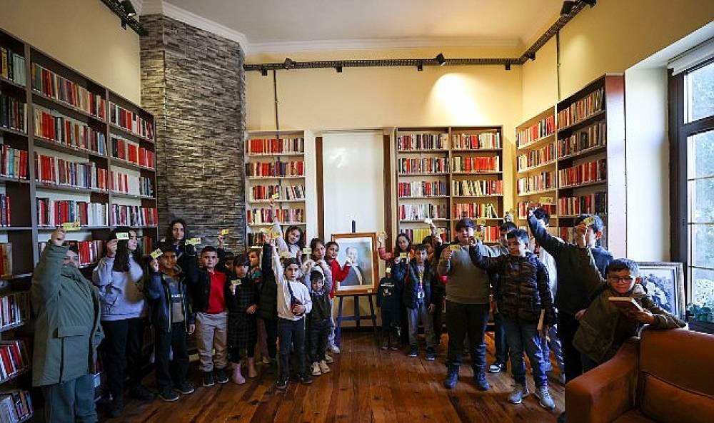 Bucalı &ccedil;ocuklar Cumhuriyet K&uuml;t&uuml;phanesi'ni keşfetti