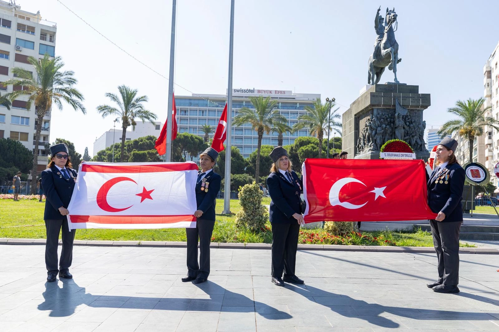20 Temmuz Barış ve &Ouml;zg&uuml;rl&uuml;k Bayramı İzmir&rsquo;de t&ouml;renle kutlandı