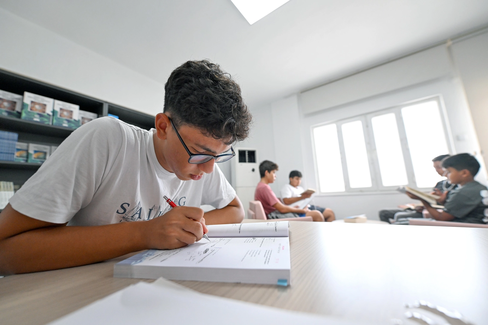 Mersin Aydıncık okuma salonu &ouml;ğrencilerin g&ouml;zdesi
