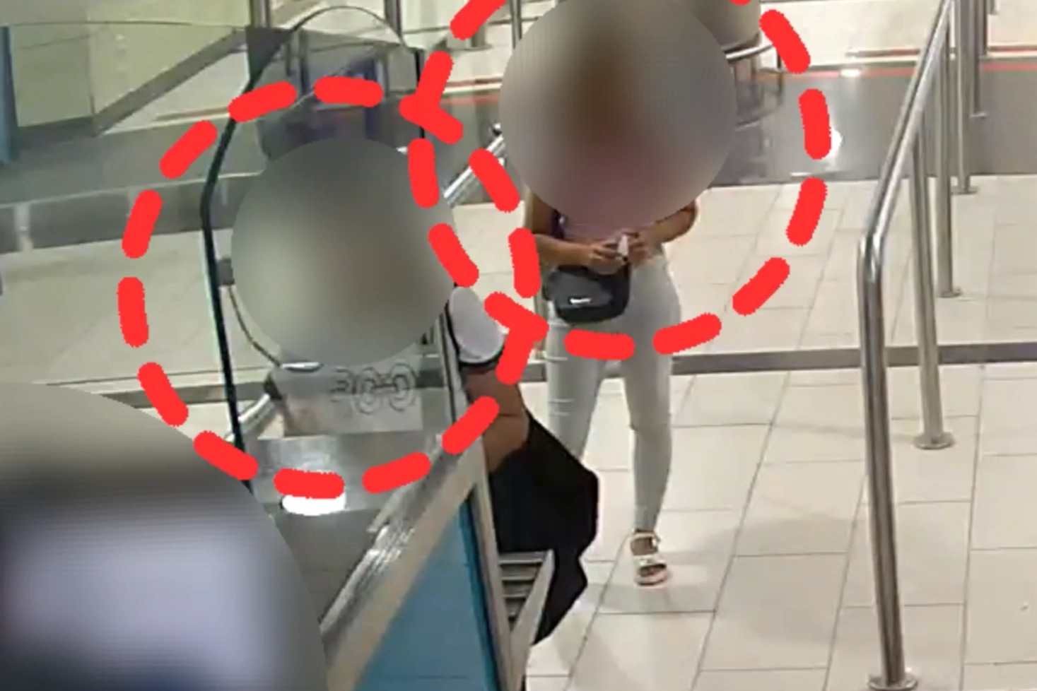 Antalya&rsquo;da tramvayda yankesicilik: 2 tutuklama