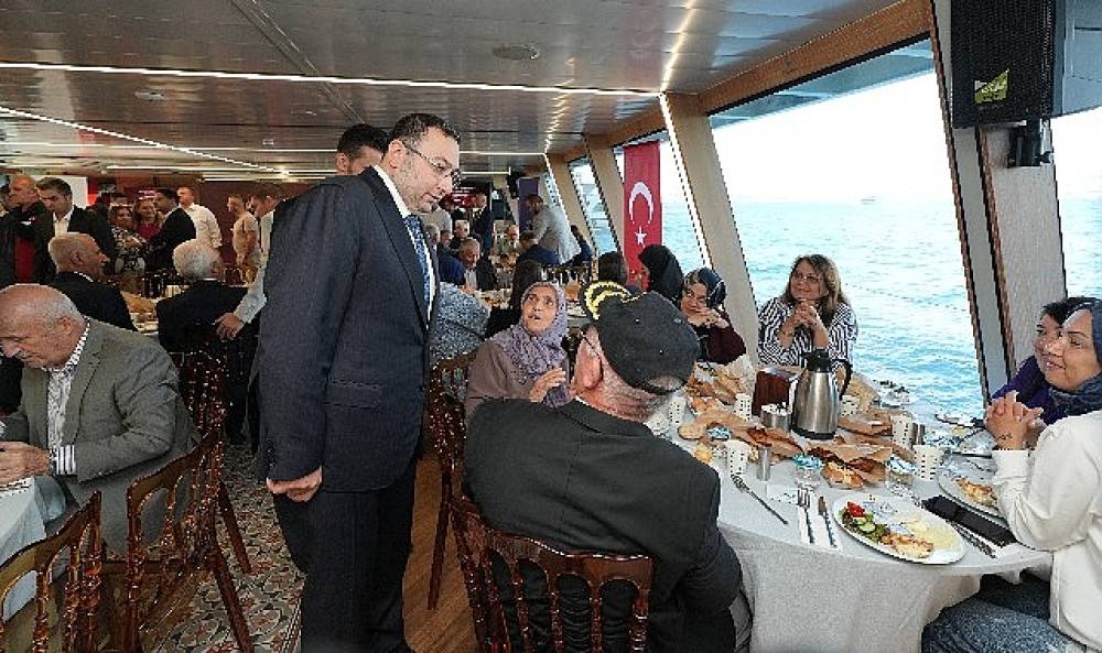 &Uuml;sk&uuml;dar'da Gaziler G&uuml;n&uuml; dolayısıyla t&ouml;ren d&uuml;zenlendi